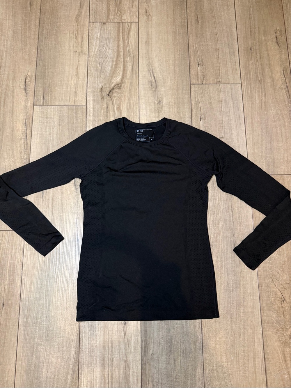 FIGS Seamless Black Long Sleeve Performance Underscrub Top Size Medium